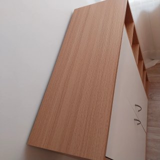 Mueble auxiliar blanco y madera