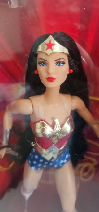 Barbie Wonder Woman Signature