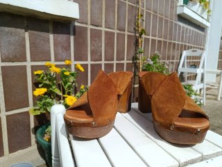 Zapatos de tacón de piel marrones