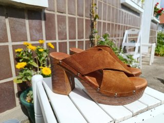 Zapatos de tacón de piel marrones