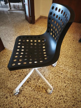 Silla escritorio IKEA SKÅLBERG negra con ruedas