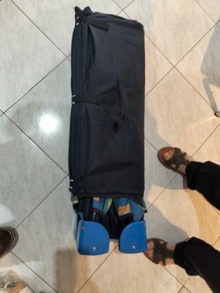 Cuna de viaje azul con estampado