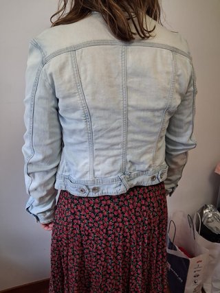 Cazadora vaquera crop Stradivarius Talla M