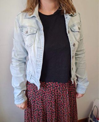 Cazadora vaquera crop Stradivarius Talla M