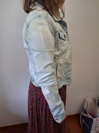 Cazadora vaquera crop Stradivarius Talla M