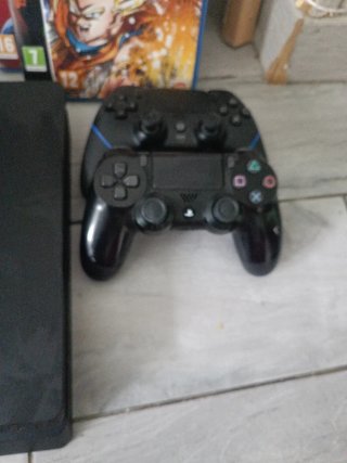 PS4 (PlayStation 4) Negra + Mando