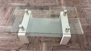 Mesa de centro de cristal y madera