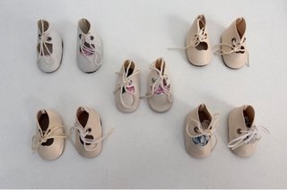 5 pares de zapatos para muñecas (varios modelos)