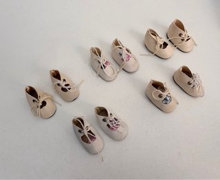 5 pares de zapatos para muñecas (varios modelos)