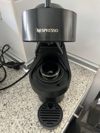 Cafetera Nespresso  Negra