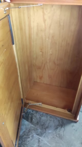 Armario de salón de madera
