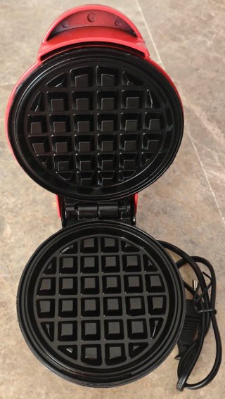 Mini gofrera eléctrica roja
