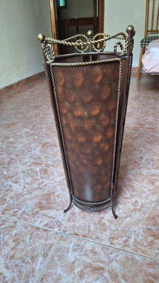 Paragüero antiguo metal dorado y marrón