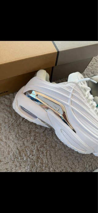Nike NOCTA Blanco y Plateado
