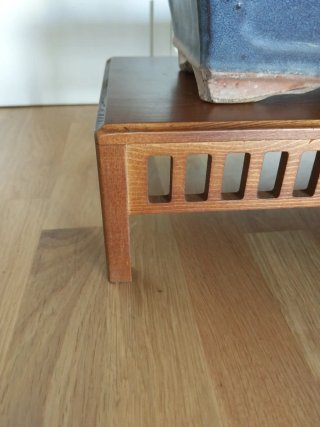 Mesa exposición madera