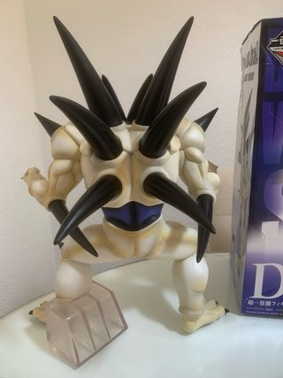 Omega Shenron Figura con  Caja