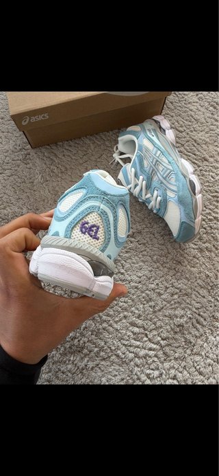 Asics Gel-Kayano 28 Azul y Blanco