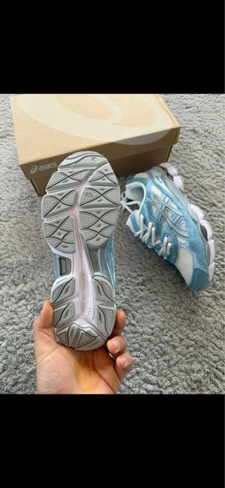 Asics Gel-Kayano 28 Azul y Blanco