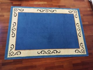 Elegante Alfombra Decorativa Azul y Crema