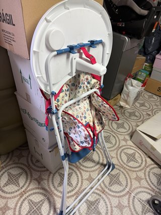 Trona de bebé con estampado infantil