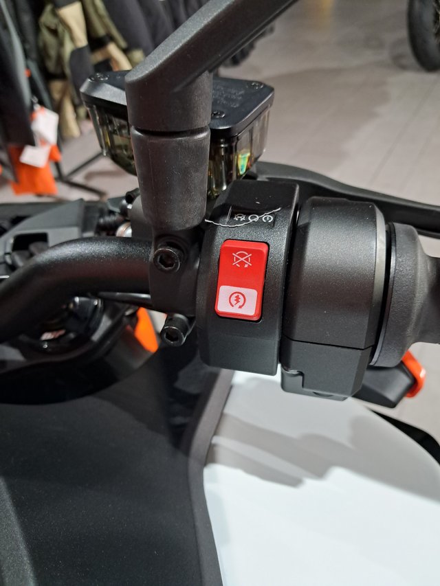 KTM 990 DUKE 2026 NAKED