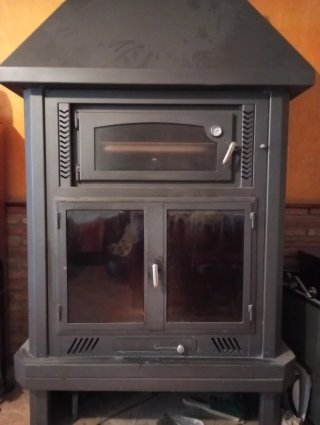 Chimenea con horno en perfecto estado