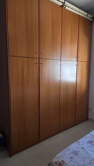 Armario 4 cuerpos con altillos,  cajonera y barra.