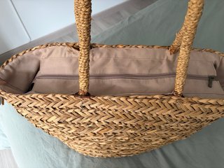 Capazo de playa con flecos y abalorios