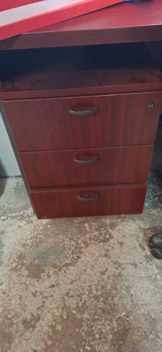 Mueble de madera con cajones