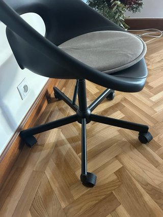 Silla de escritorio Ikea negra y beige
