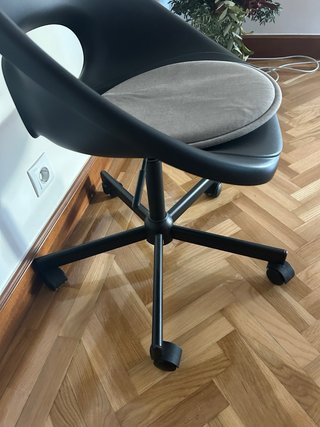 Silla de escritorio Ikea negra y beige