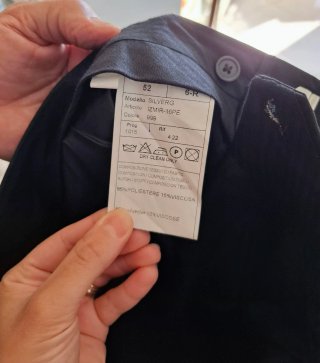 Completo elegante uomo nero