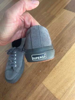 Zapatillas Superga grises sin estrenar.