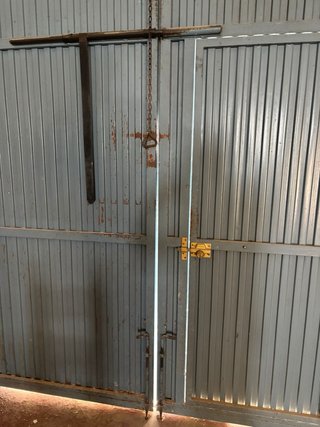 Puerta de cochera hierro abatible