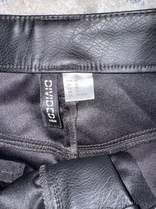Pantalón efecto piel negro