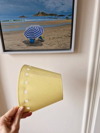 Pantalla lámpara pequeña amarilla