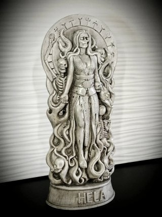 Hela Dea Esoterica Statua