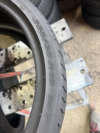 Neumáticos 225/35/19