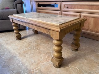 Mesa de centro de madera y mármol