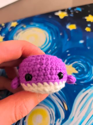 Ballena BTS tejida a mano
