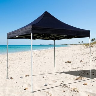 Carpa para eventos beige y blanca