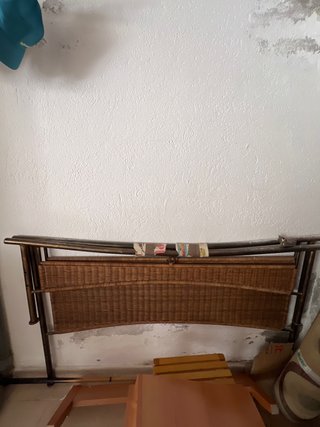 Estructura cama 1.35m metal y mimbre