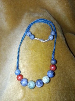 Collar de piedras naturales