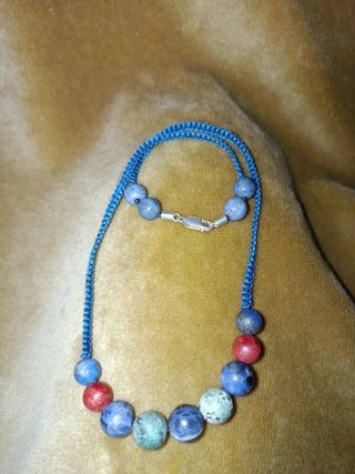 Collar de piedras naturales