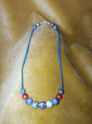 Collar de piedras naturales