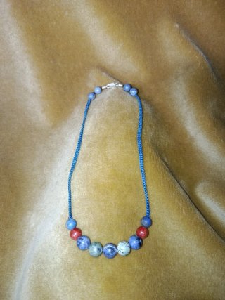 Collar de piedras naturales