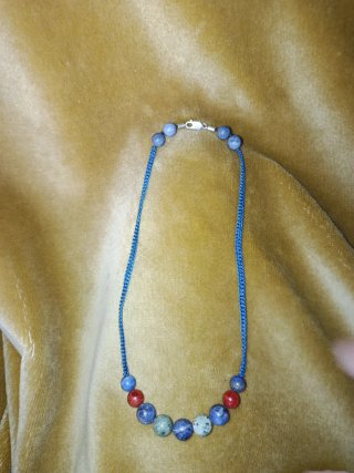 Collar de piedras naturales
