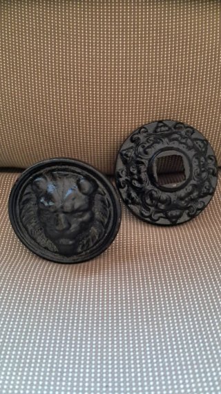Pomo de hierro. O pieza de aldabon.Pesa 620 gramos
