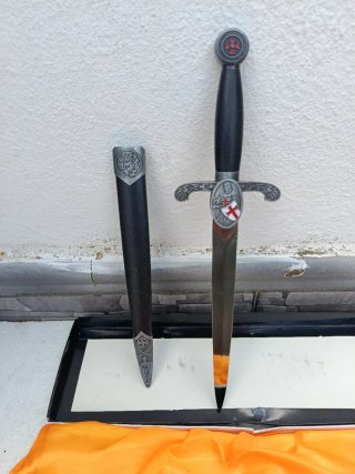 Espada decorativa con caja