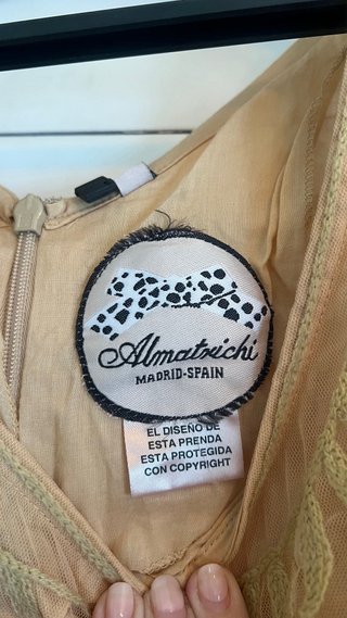 Vestido Almatrichi bordado manga francesa